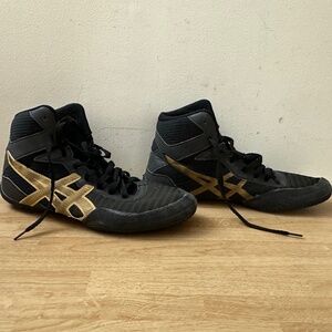 ASICS WRESTLING BOXING SHOES - 1081A037 - BLACK & GOLD SIZE 12 LACE UP SNEAKERS